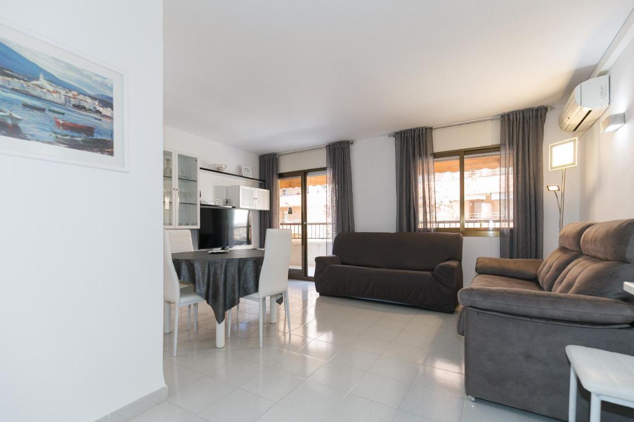 Uhc Stella Maris Apartments Камбрильс Экстерьер фото